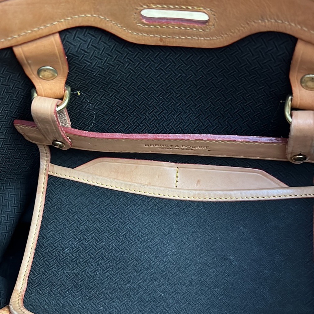 Vintage DOONEY & BOURKE tan canvas tote bag with leather shoulder straps & trim. - Picture 9 of 11
